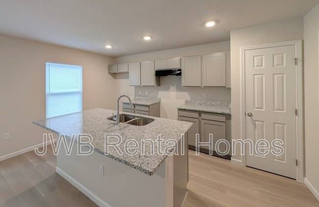 Building Photo - 1667 Helena St