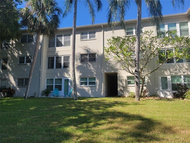 Building Photo - 841 Patricia Ave