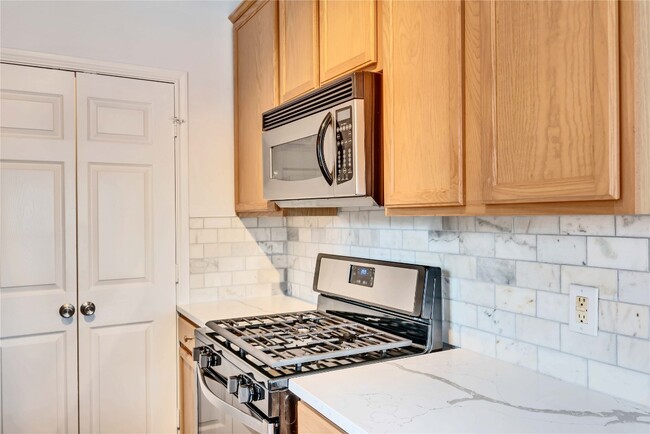 Building Photo - 2900 S Lakeline Blvd