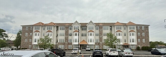 Primary Photo - 102 E Elizabeth Ave