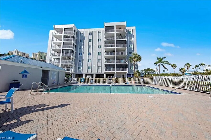 Building Photo - 2885 Palm Beach Blvd