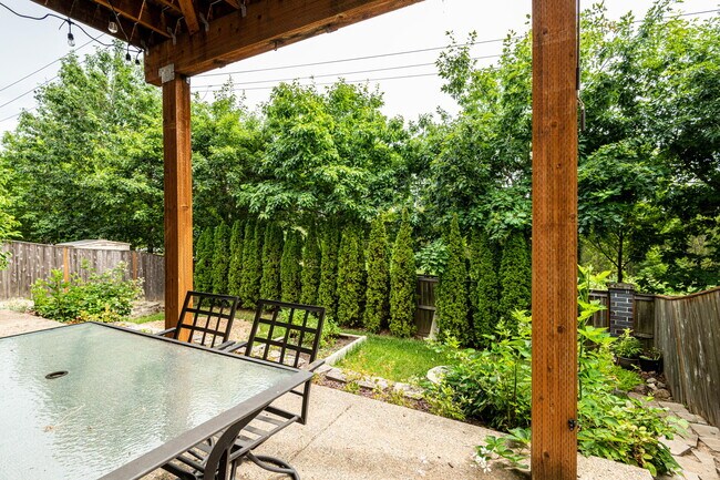 Building Photo - 14822 SW Mulberry Dr