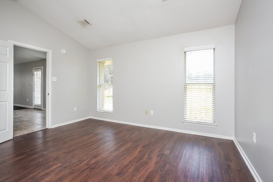 Building Photo - 10431 Amanda Dr