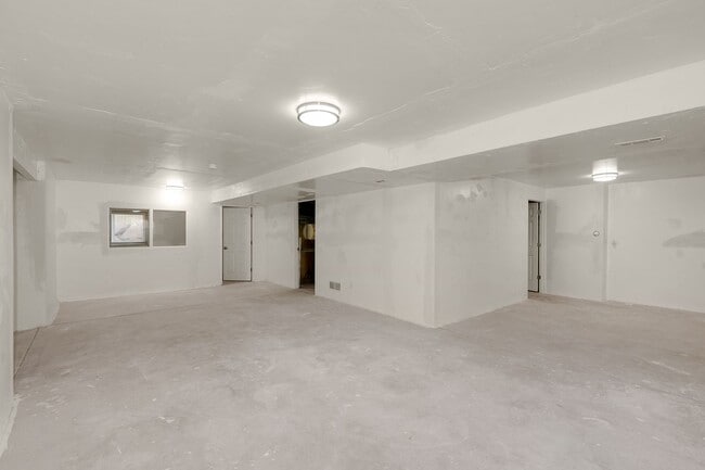 Building Photo - Pinon Valley 2 story 3 bedroom home