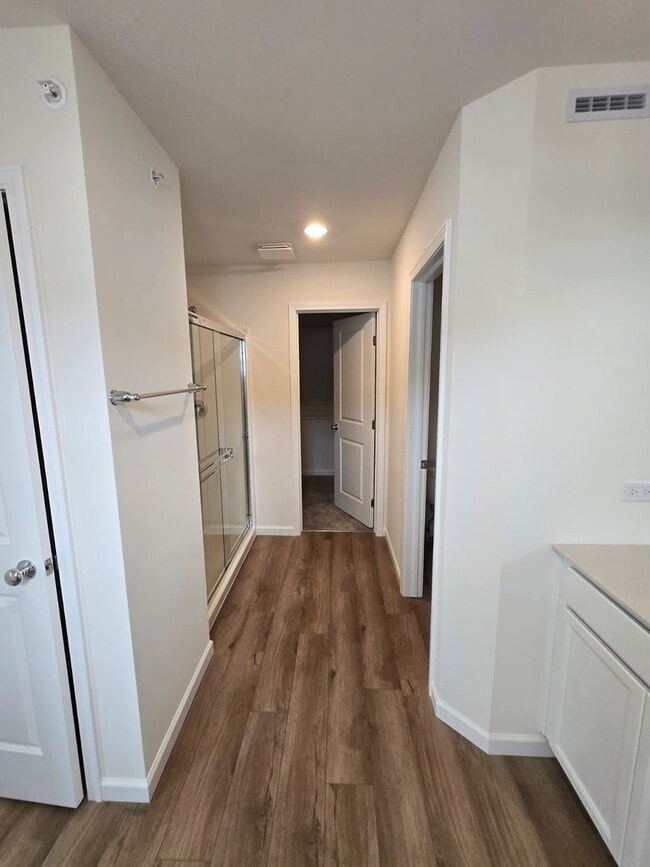 Building Photo - 5931 Hawkweed Dr