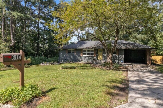 Building Photo - 610 Oriole Dr SE