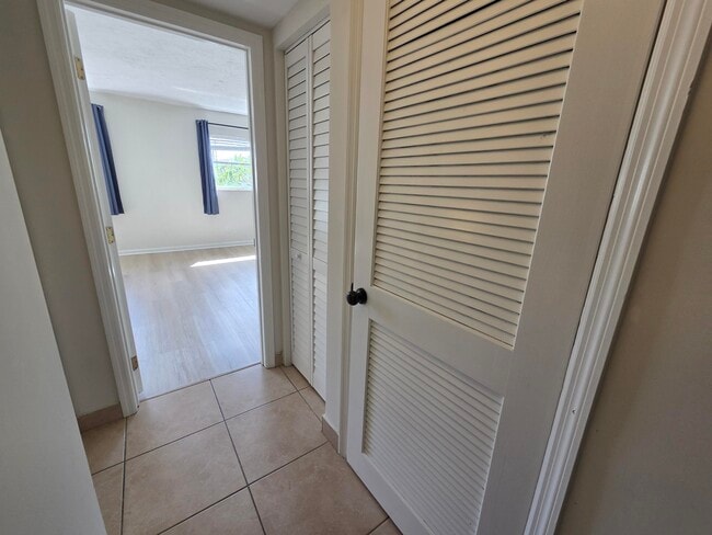 Building Photo - 1414 NE 5th Terrace