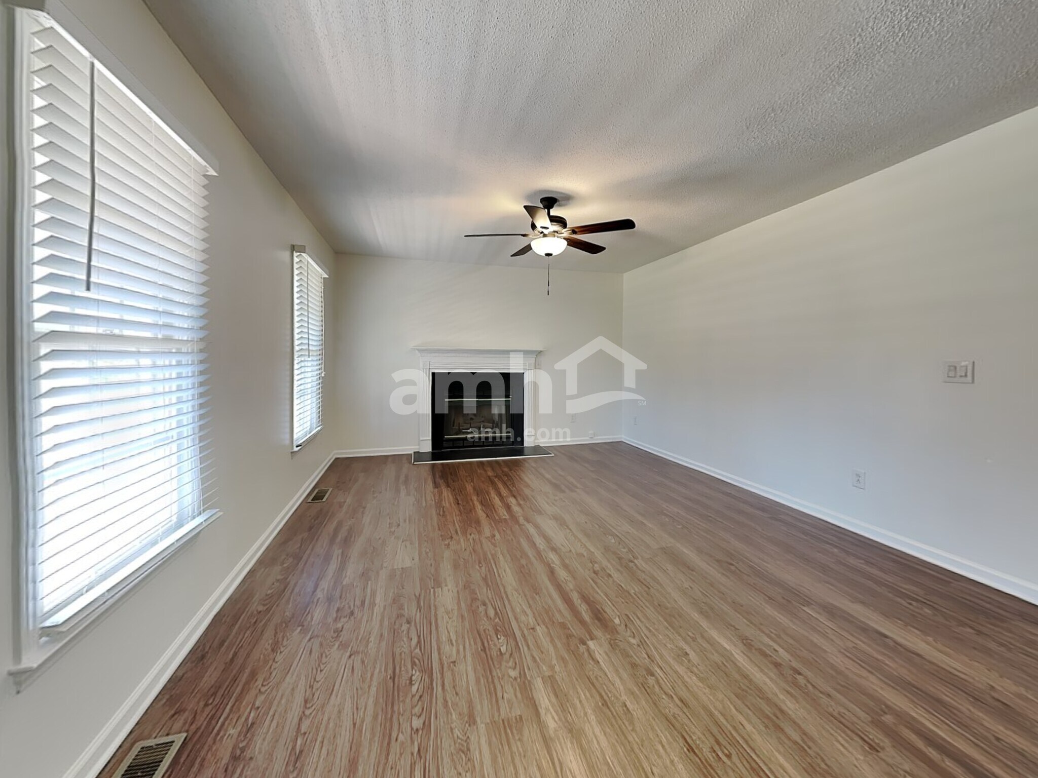 Building Photo - 272 Twin Creeks Rd