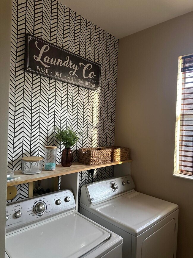 Building Photo - 2347 SW Kent Cir