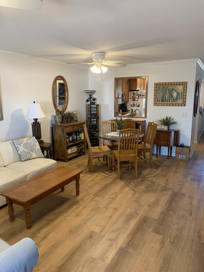 Dinning area. - 10309 Waterbird Way