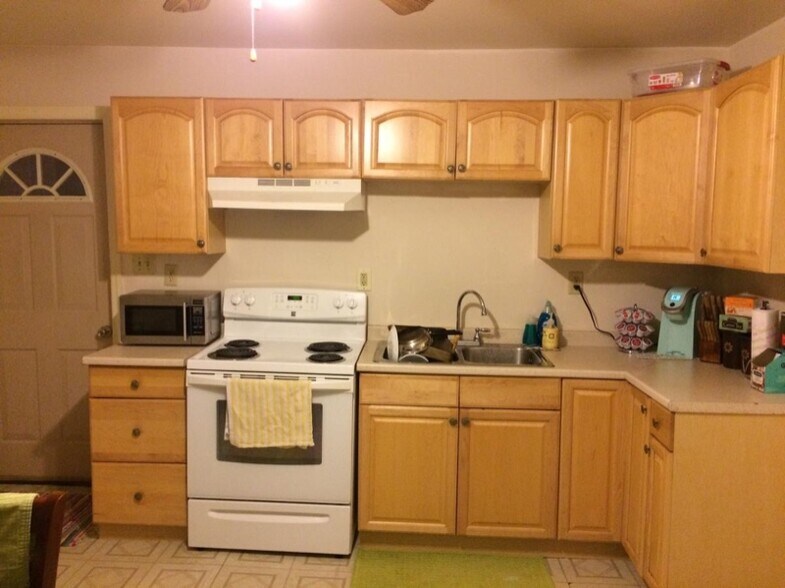 Building Photo - 154 Pearl St