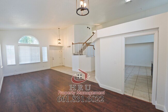 Building Photo - SW-4 bed/3 bath + pool house