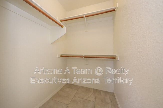 Building Photo - 3067 S Beck Dr