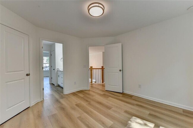 Building Photo - 9135 Fox Trail Ln