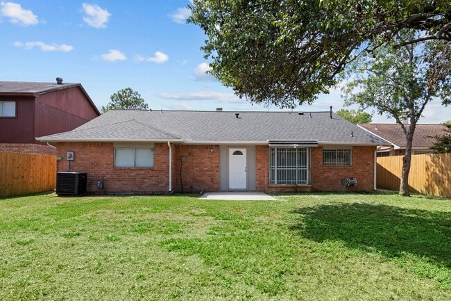 Building Photo - 4202 Brandemere Way St