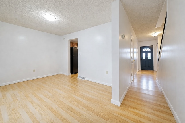 Building Photo - 7528 Buttercup Rd