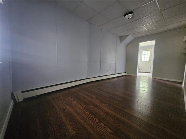 Building Photo - 1-Bedroom 1-Bathroom Apartment For Rent