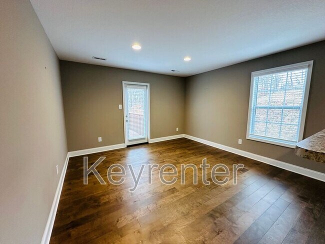 Building Photo - 8025 Poplar Grv Ln