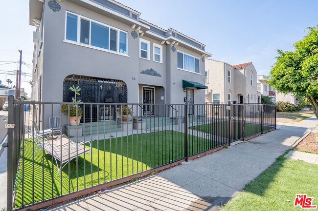 Building Photo - 1409 Bronson Ave