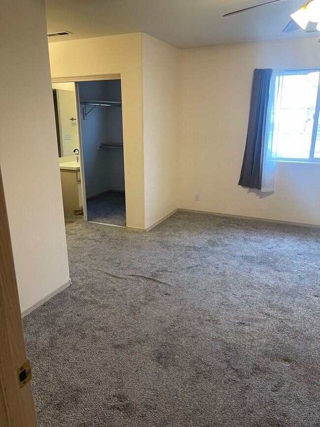 Building Photo - 124 Lambert Ct