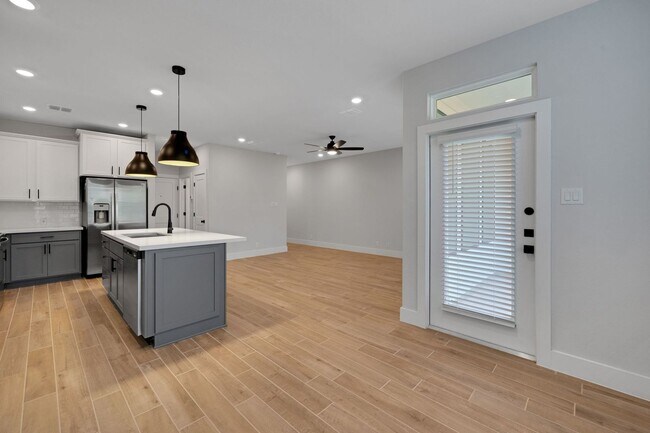 Building Photo - COMING SOON!!!  Beautiful Townhome!