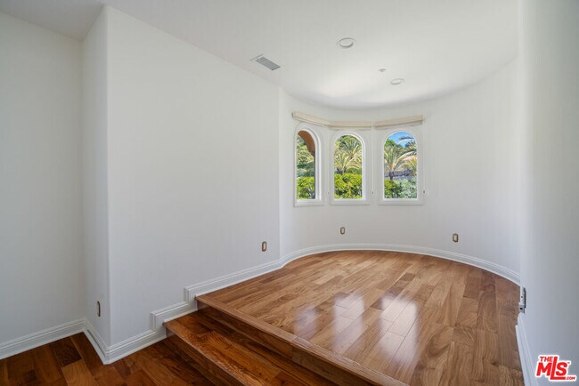 Building Photo - 16800 Calle Montecito