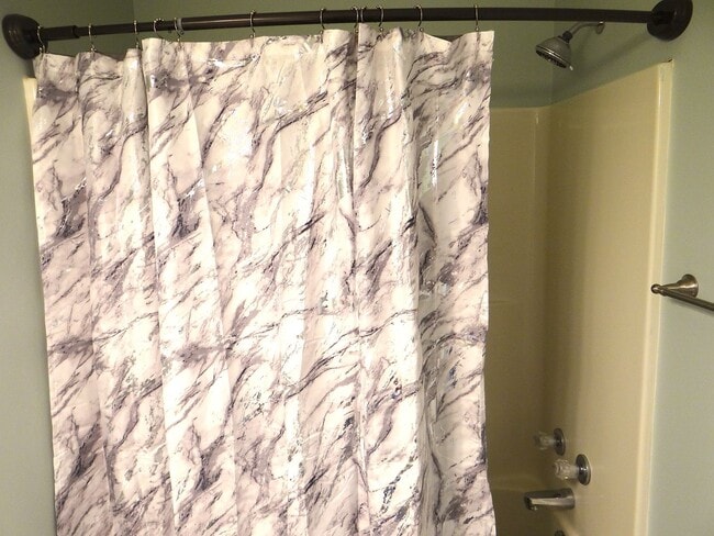 Building Photo - Long term ground floor rental- Rent Special- 1st month half price