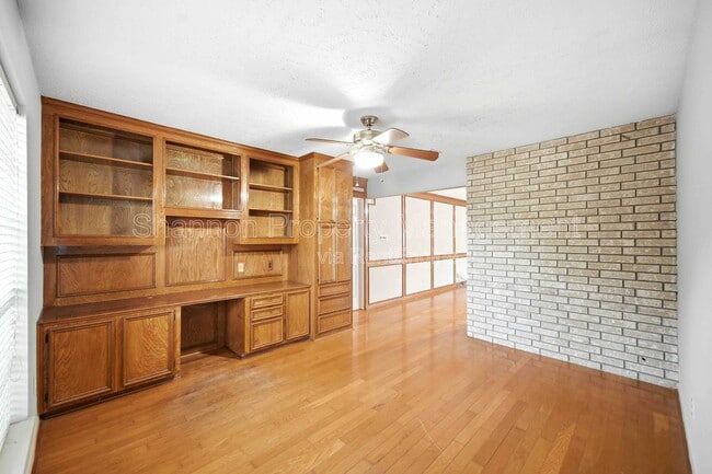 Building Photo - 15911 Moonrock Dr