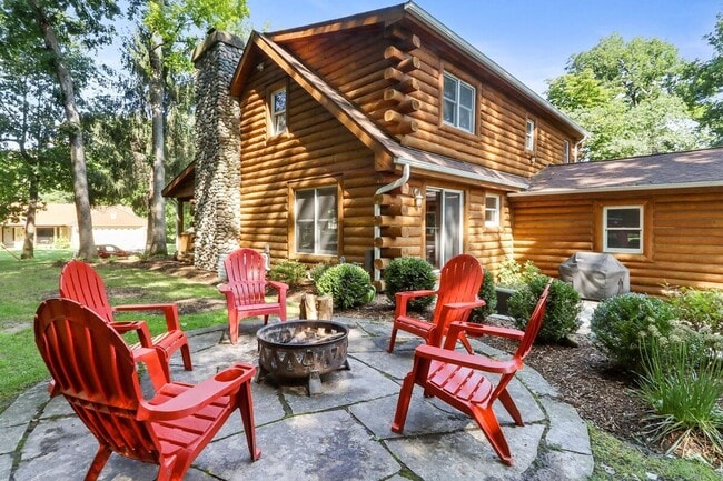 Building Photo - Lake Geneva Furnished Cabin Near Beach Ava...