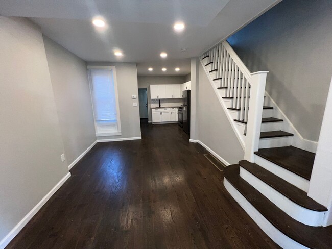 Building Photo - Beautiful 3 Bedroom Home