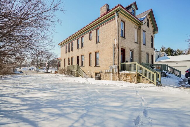 Building Photo - E. Main/802-804 - 804