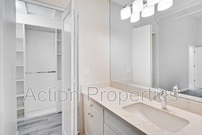 Building Photo - 2091 San Luis Ave