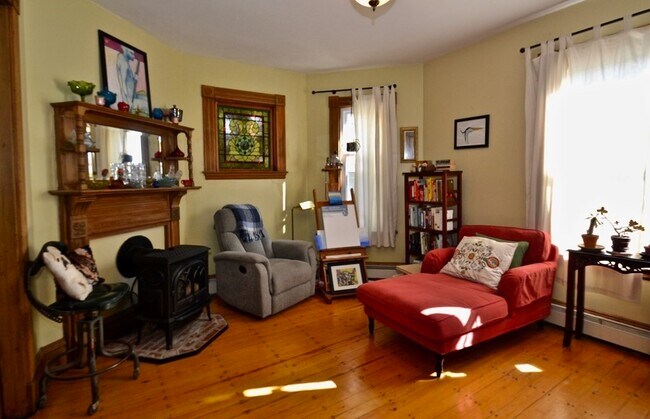 Building Photo - 106 Summer St