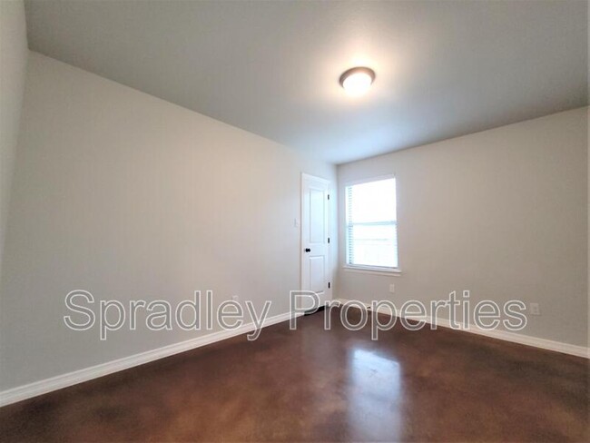 Building Photo - 208 Sparrow Cove
