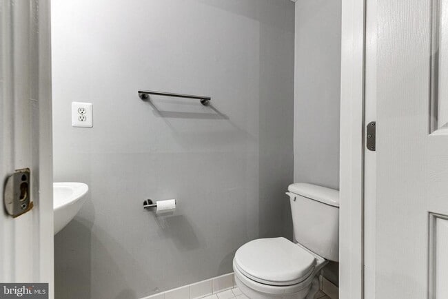 Building Photo - 953 Harrison Cir