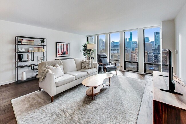 Building Photo - 200 E Delaware Pl