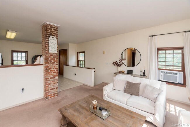 Building Photo - 102 Ward St