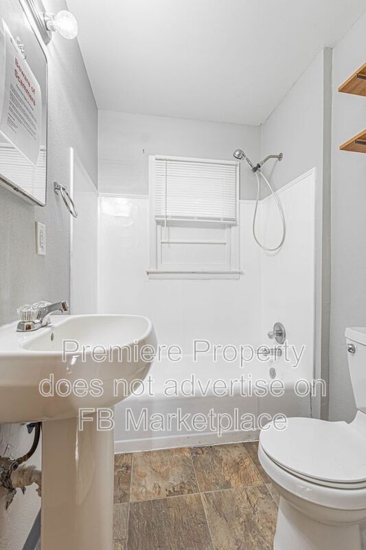 Building Photo - 1139 S Haden St