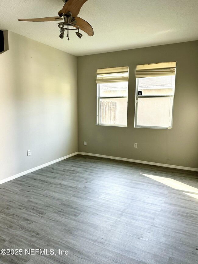 Building Photo - 11751 Silver Hill Dr