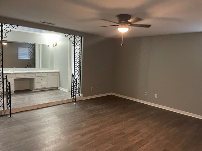 Building Photo - 6172 Whitman Ave