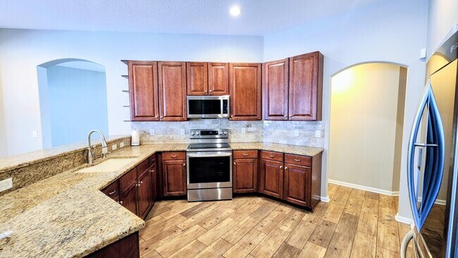 Building Photo - Luxurious 5-Bedroom Retreat with Private P...