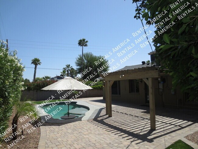 Building Photo - 8556 E Keim Dr