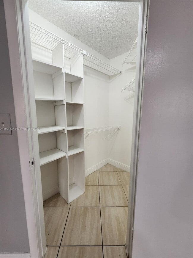 Building Photo - 212 Lake Pointe Dr