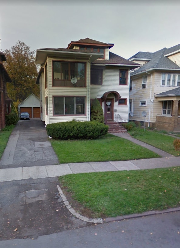 Primary Photo - 106 Huntington Park