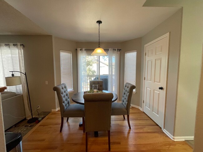 Building Photo - $0 DEPOSIT OPTION. 4 BEDROOM 3 BATHROOM HI...