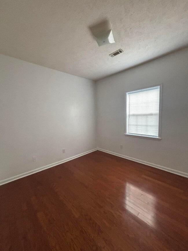 Building Photo - 181 Shelby Dr