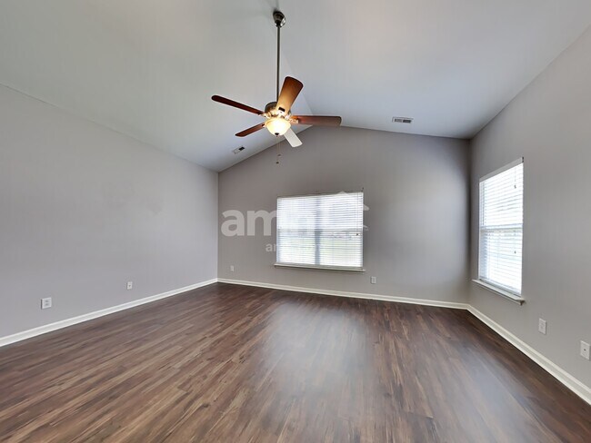 Building Photo - 621 English Oak Cir