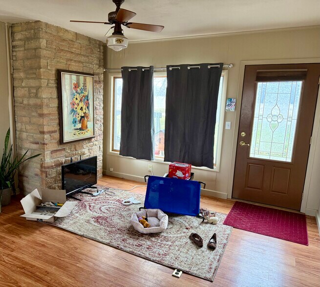 Front living room by entrance - 21834 Northcape St