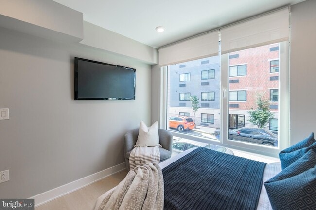 Building Photo - 6604 Ridge Ave