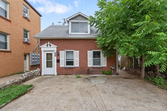 Primary Photo - 5745 Murdoch Ave